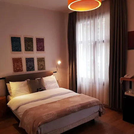 Hotel Rumours 2*